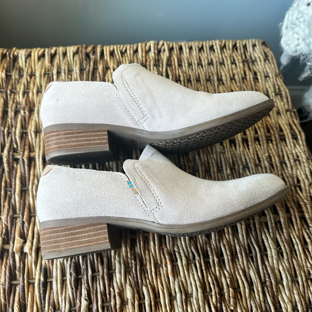 Toms Women's Cream / pale pink Suede Loafers
